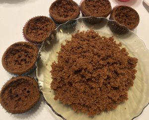 Kolorowe babeczki z kremem i owocami - 8E227E9A A9A4 4C8A 8924 7AE66CDF74E4