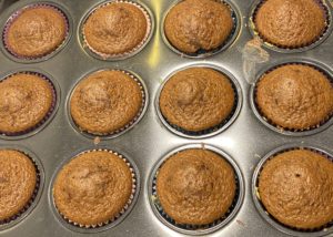 Kolorowe babeczki z kremem i owocami - CD7B1556 A9E0 4AE0 9E89 25CD9C08DCDB