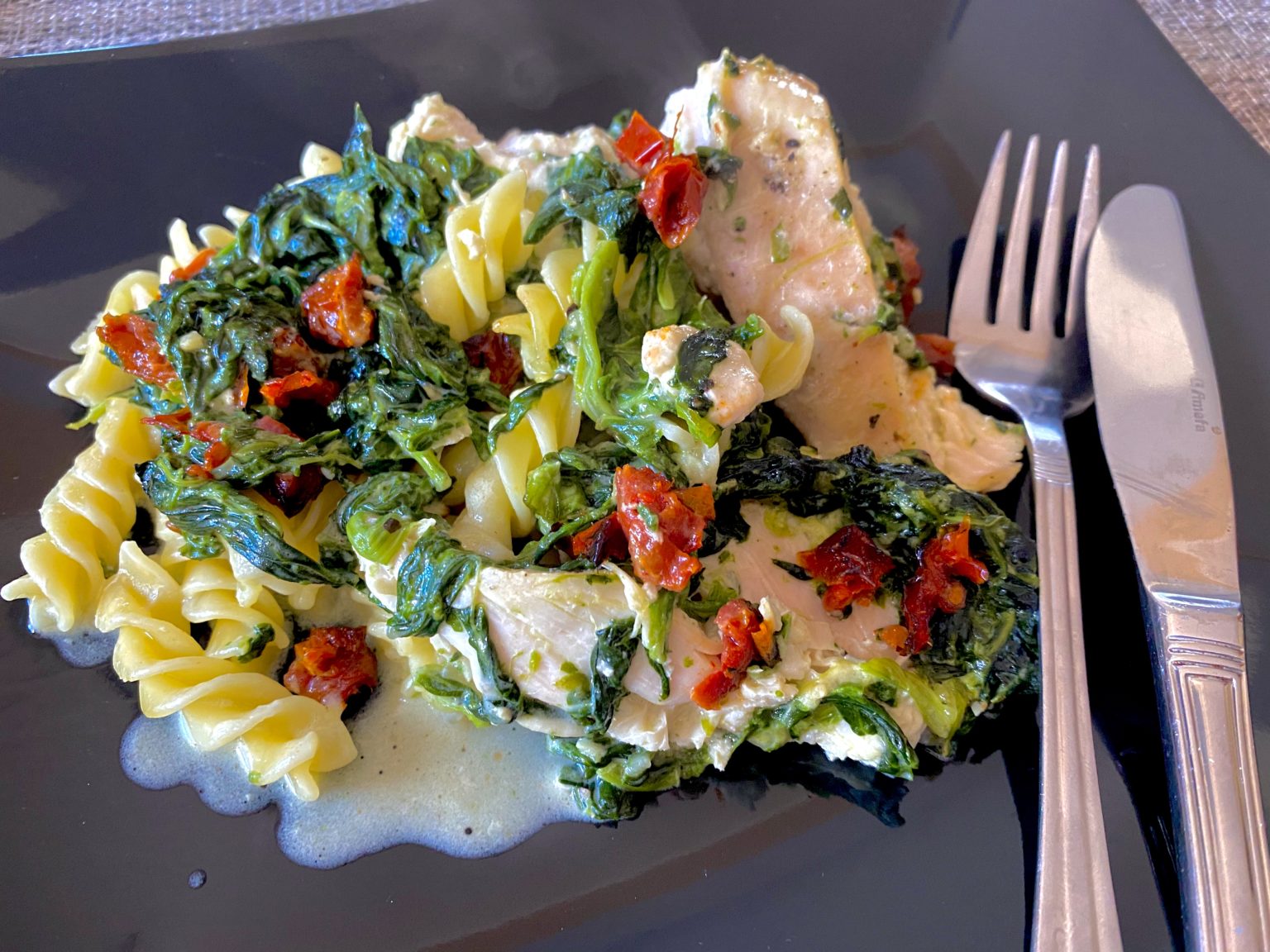 Kurczak zapiekany z makaronem w kremowym sosie szpinakowo-serowym - E4E1731F B7E2 4569 9392 E2CBB0750C91