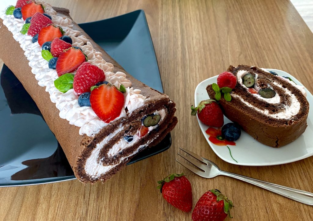 Rolada biszkoptowa z owocami