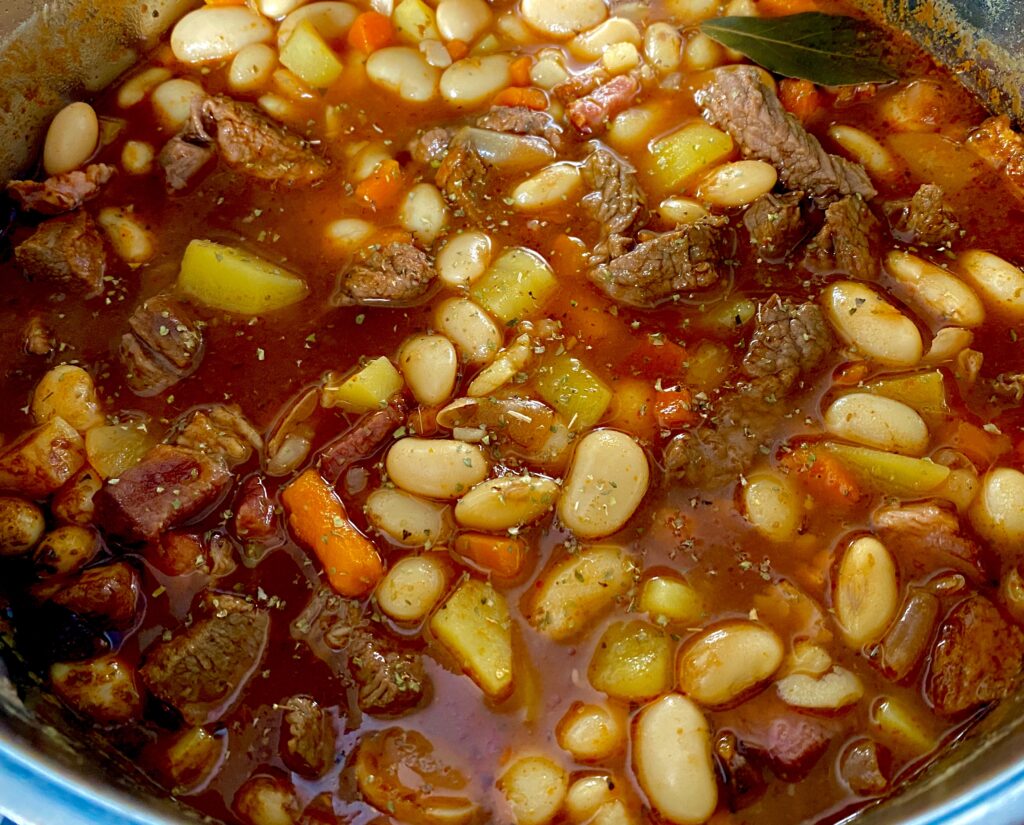 Zupa kowbojska z fasolą i wołowiną