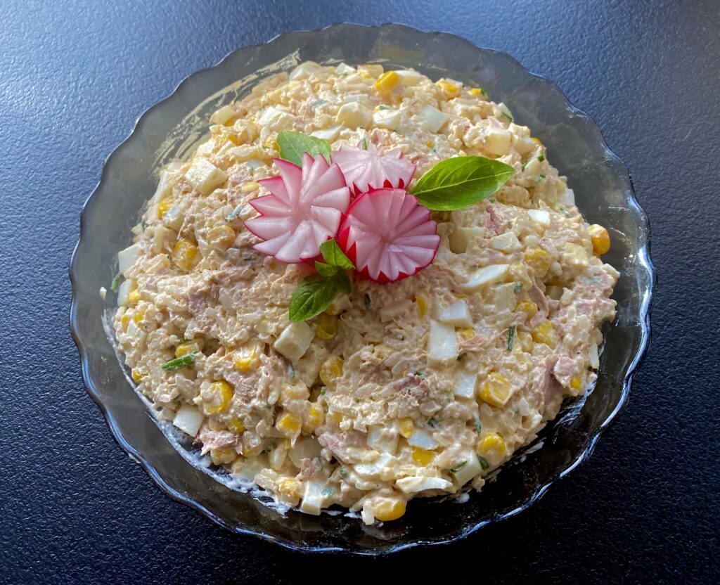 Prosta, szybka i pyszna sałatka z tuńczykiem