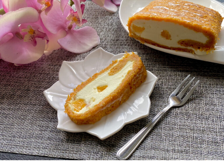 Rolada marchewkowa z kremem i owocami - 8DBA671C 7251 427A 9FAB DE0E517EB584