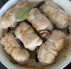 duszenie roladek z karkówki