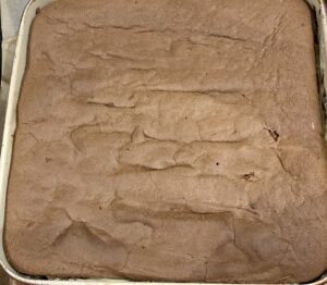 Składanie warstw ciasta marysieńka krok po kroku