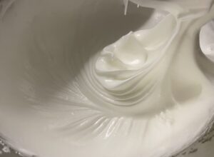 Ubijanie białek na bezę do ciasta marysieńka siostry anastazji