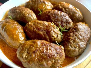 Zraziki z mielonej wołowiny w sosie pieczeniowym - 1B9C83F0 0B37 479C B030 AE955B69C946