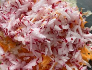 Surówka z kapustą pekińską - FD98749D 21DA 4DDC A69A B6636BBF4AA1 scaled e1618737238355