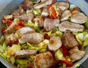 Wiosenny obiad jednogarnkowy - polędwiczki duszone w warzywach :) - 36E0801B 9B42 4502 BC02 3F754B573A31