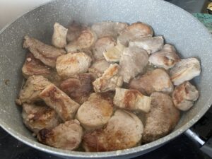 Wiosenny obiad jednogarnkowy - polędwiczki duszone w warzywach :) - 87BA3C77 D6F9 4203 84FB 9091A40E2A10