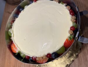 Megaowocowy sernik na zimno z żelką i chrupiącym czekoladowym spodem - ciasto bez pieczenia! - 03FD1625 EB3F 4678 8519 5F73636DA93F