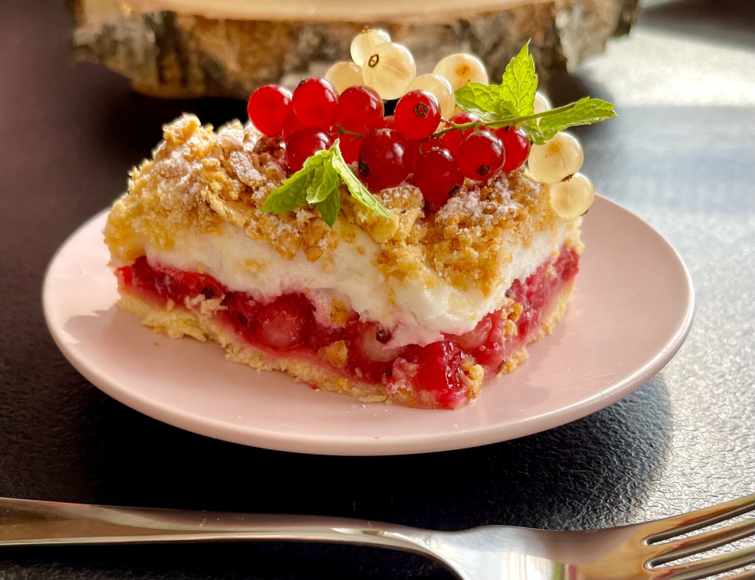 Porzeczkowiec z pyszną bezową pianką - 810F82ED BE14 4698 8487 1AD414749F3E