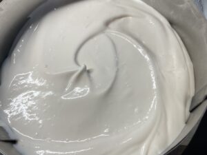 Megaowocowy sernik na zimno z żelką i chrupiącym czekoladowym spodem - ciasto bez pieczenia! - B0BBBEA2 9DE4 47A3 8812 3A3ECCD6766A