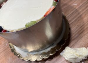 Megaowocowy sernik na zimno z żelką i chrupiącym czekoladowym spodem - ciasto bez pieczenia! - D130F3B6 7BCB 4E34 8B1D CFC6E5DBCFE7