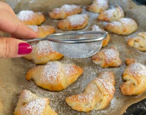 Pyszne i proste rogaliki serowe