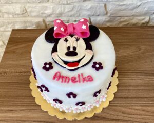 Torcik Myszka Minnie z kremem oreo oraz jagodowym i żelką - 55F8E0EE B699 4C57 A432 FD2EE8B74E7F