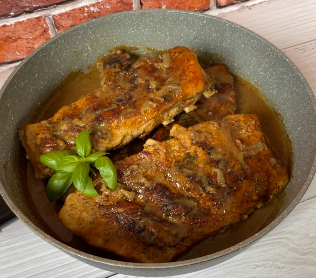 Żeberka duszone w sosie własnym