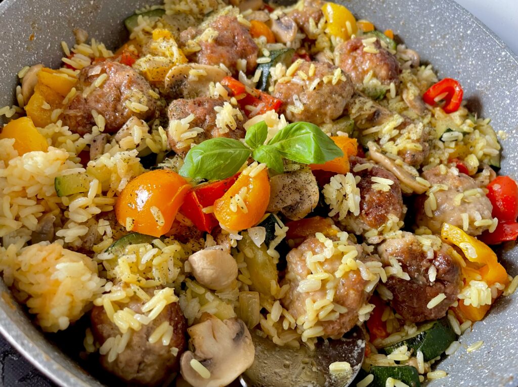 Risotto z klopsikami wieprzowymi i warzywami