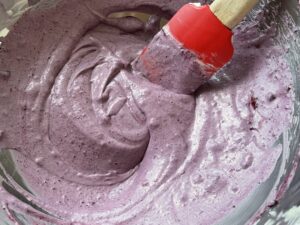 Torcik Myszka Minnie z kremem oreo oraz jagodowym i żelką - B2C53DB3 36C9 4BFB 9DD4 EC56320E3AEB