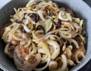 Żeberka duszone w sosie własnym - BFF69B61 1378 4AA1 939A 5E82055EF20D