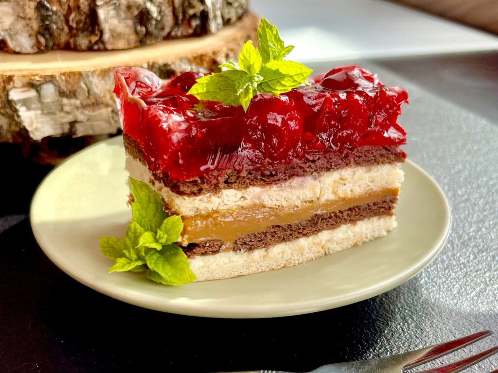 Wiśniowa Balladyna – ciasto bez pieczenia!