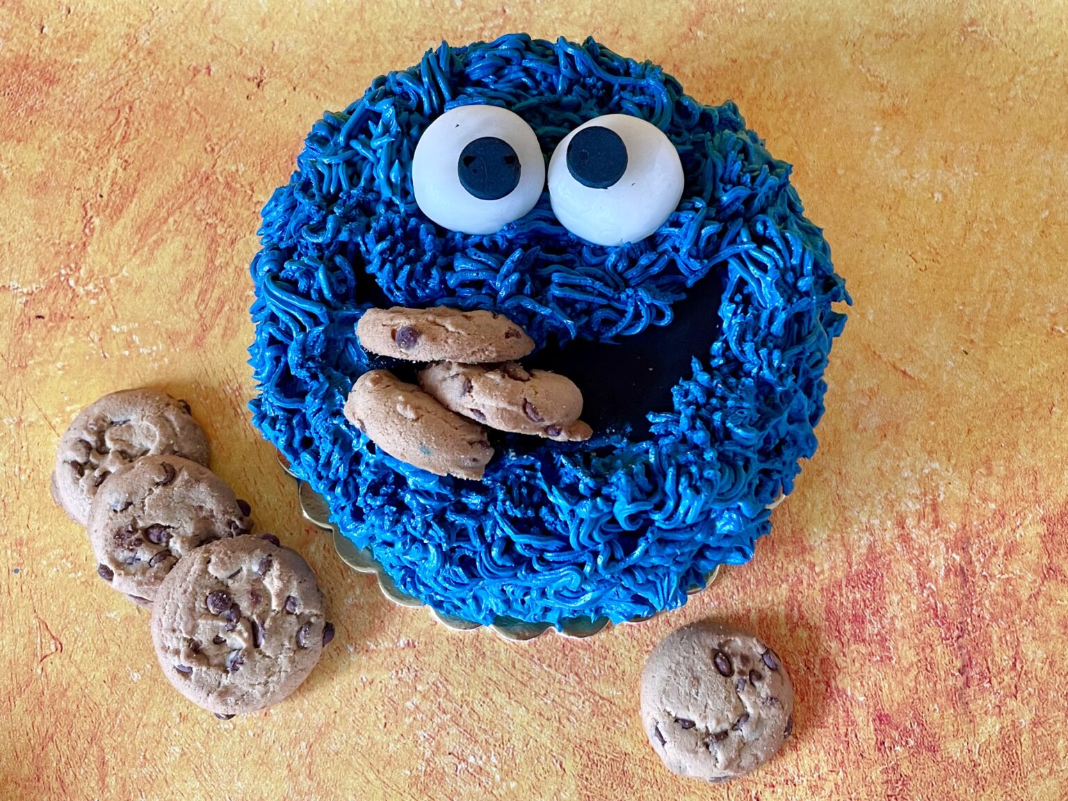 Tort Ciasteczkowy Potwór z kremem śmietankowo-kokosowym i malinami - 2BBA89F1 89CB 4048 BE83 0AE9046C245D