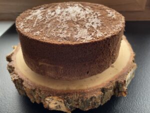 Tort Ciasteczkowy Potwór z kremem śmietankowo-kokosowym i malinami - DB386AB3 5240 4BD2 9F72 2FFAA2DBF2D9