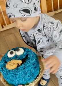 Tort Ciasteczkowy Potwór z kremem śmietankowo-kokosowym i malinami - E7D352AE DD1B 46C0 9706 E68FE837D9F6