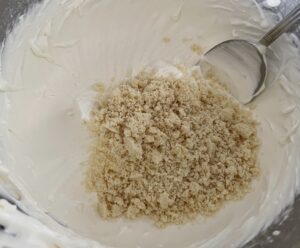 Tort Ciasteczkowy Potwór z kremem śmietankowo-kokosowym i malinami - FDBF635D 325F 4825 8F20 ADE5A7C15E79