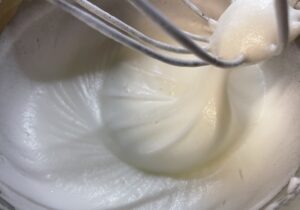 Torcik bezowy z kremem cytrynowym i owocami - 4FAC9CB8 76C4 4F7E B2DB FB70F01ABBEB