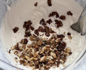 Dodawanie daktyli do kremu