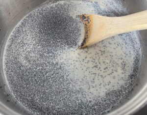 podgrzewanie maku do makowca japońskiego krok po kroku