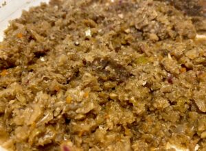 Studzenie farszu przed zawijaniem krokietów