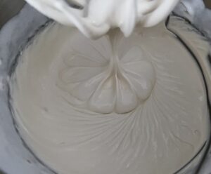 Krem z mascarpone i kajmaku do rolady bezowej daquas