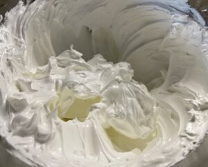 Gęsta i lśniąca masa bezowa