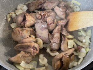 Podsmażana wątróbka z cebulką do świątecznego pasztetu
