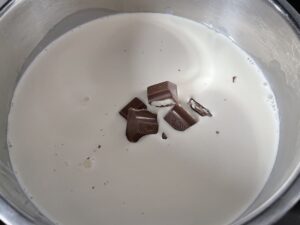 Przygotowanie bazy na likier z czekoladek