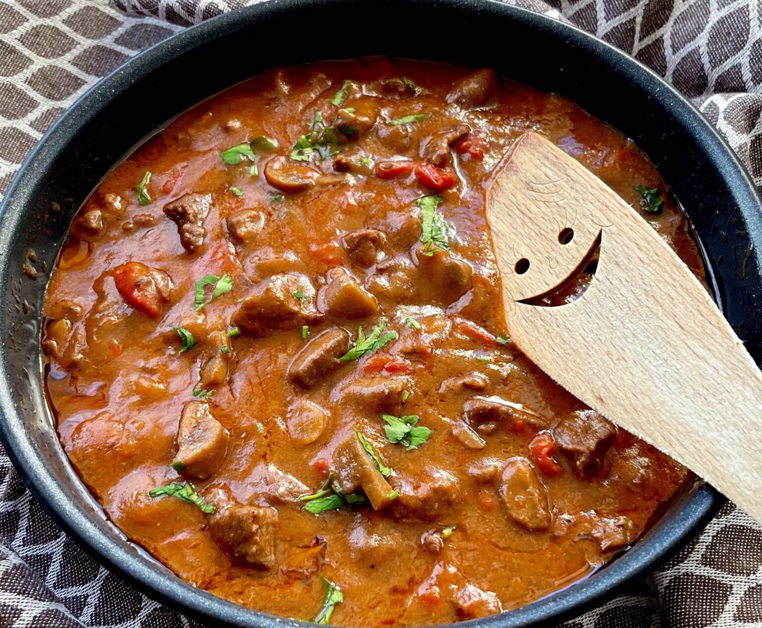 Zimowy gulasz z wołowiną - treściwy i rozgrzewający! - 1FF2F86A E429 41E3 BE05 2CCEC4CCB9A4
