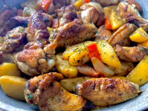 Jednogarnkowe skrzydełka z patelni duszone z warzywami - 3C575B57 4525 428E A2D2 0F6291FAA8C6