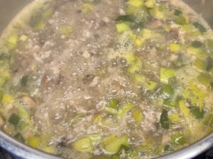 Zupa serowa z pieczarkami, mięsem mielonym i grzankami - 33AF38D6 2866 42A6 B754 BAB401E188CB