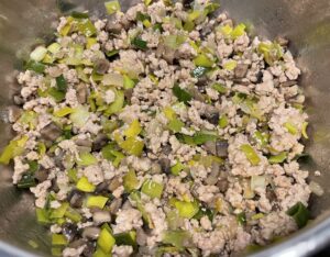 Zupa serowa z pieczarkami, mięsem mielonym i grzankami - 341D9F51 0BE2 4139 A524 0B11BA671F0D