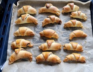 kruche rogaliki po wyjęciu z piekarnika