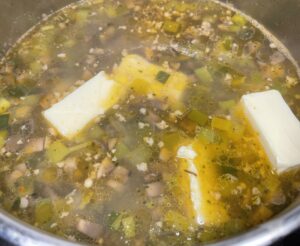 Zupa serowa z pieczarkami, mięsem mielonym i grzankami - 48A9B82E B1B6 44B2 8589 234B3636501F