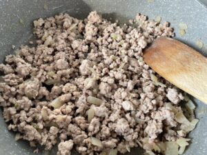 Zupa serowa z pieczarkami, mięsem mielonym i grzankami - 60F0CF01 305D 484F BC62 7748EBF3D3CD