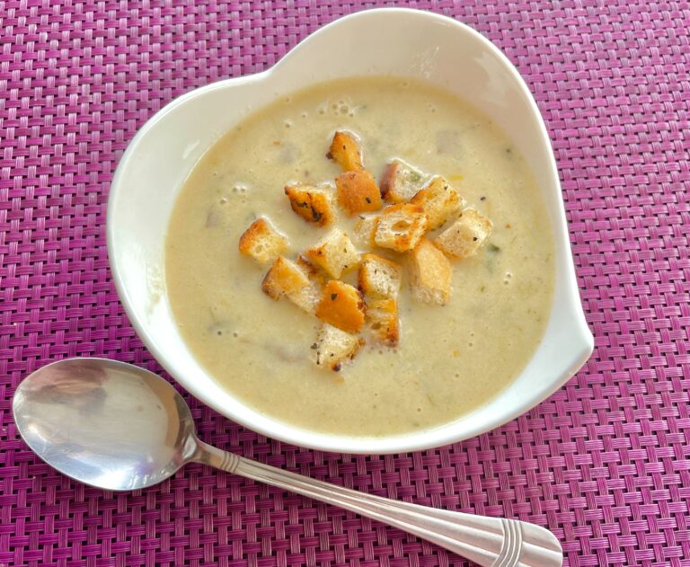 Zupa serowa z pieczarkami, mięsem mielonym i grzankami - 878BB2FF 7FE0 4EAF 93AD AAD2AA7BB791