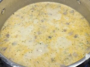 Zupa serowa z pieczarkami, mięsem mielonym i grzankami - D98D15B3 0BF1 4A6D A1F3 69CFF0AB76CC