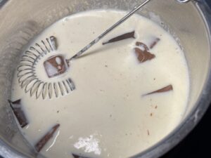Tort beczka z żelką mango, malinami i szpinakowym biszkoptem - 0CC0E6B8 09CB 4357 A67A 6BAC72CA689E