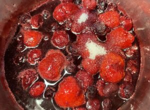 Rolada bezowa z musem owocowym - 9FC3AFC1 D3D8 47EF 87BF E18BA59D0982