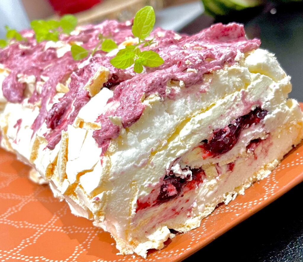 Rolada bezowa z musem owocowym