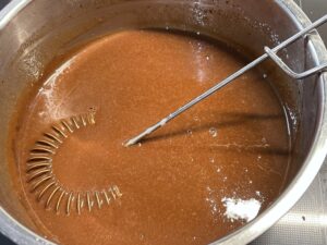 Tort beczka z żelką mango, malinami i szpinakowym biszkoptem - BC43F54D B430 41B4 B9D9 19D79AC7A1BA